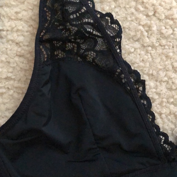 Black lace adjustable strap bralette - Picture 3 of 3